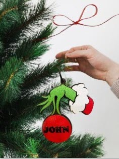 💚 Grinch Holding Personalized Ornament – Handmade Holiday Mischief